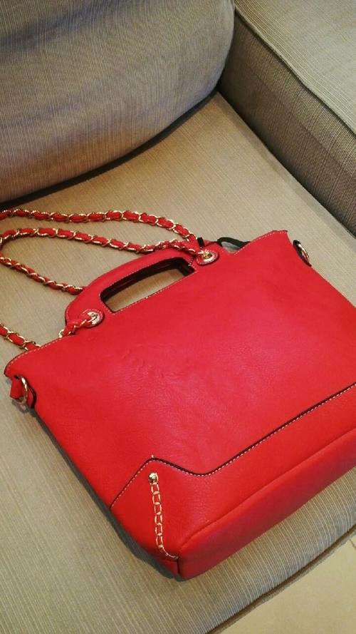 **Stunning Ladies RED/GOLD PU Leather Handbag With Beautiful Detail & Design***BRAND NEW**