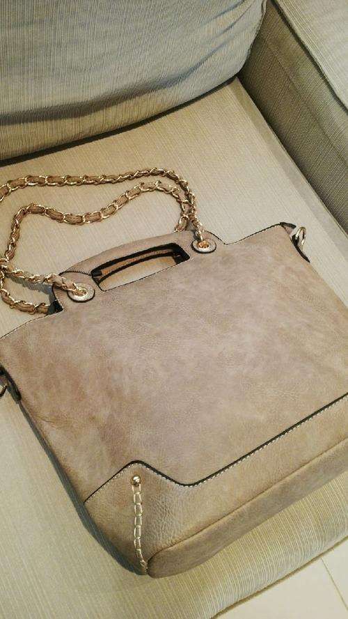 **Stunning Ladies LIGHT BROWN/GOLD PU Leather Handbag With Beautiful Detail & Design***BRAND NEW**