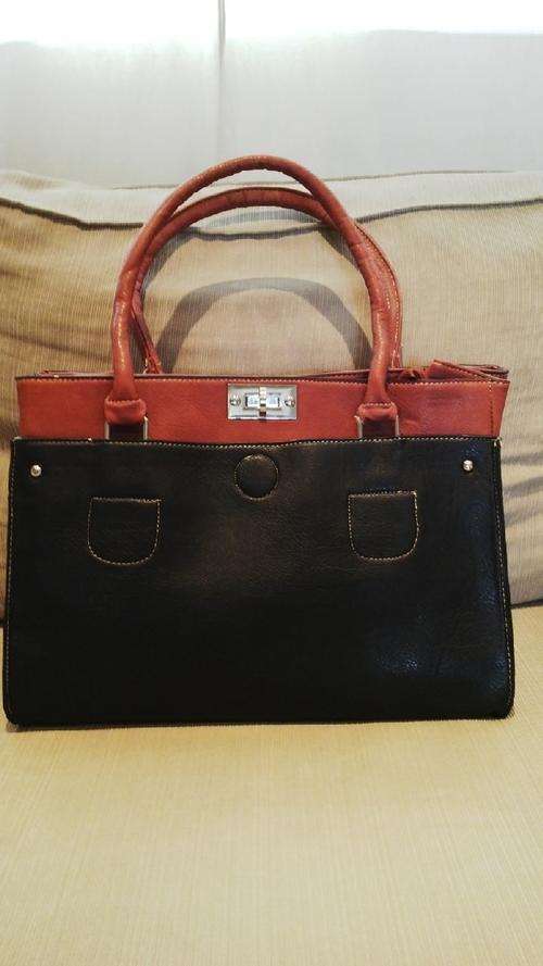 **Stunning Ladies Black/Tan PU Leather Handbag With Beautiful Detail & Design**BRAND NEW**