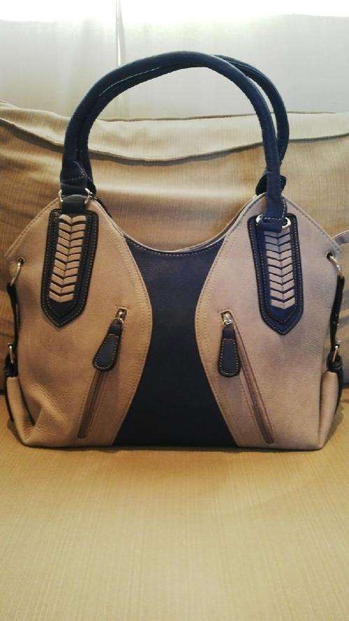 **Stunning Ladies Grey/Blue PU Leather Handbag With Beautiful Detail & Design**BRAND NEW**