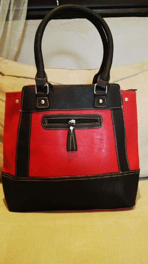 **STUNNING Ladies Red/Black PU Leather Handbag With Beautiful Detail & Design**BRAND NEW**