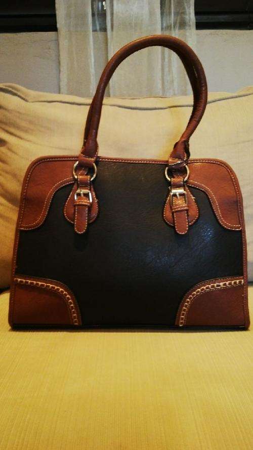 **Pretty Ladies Black/Brown PU Leather Handbag With Beautiful Detail & Design**BRAND NEW**