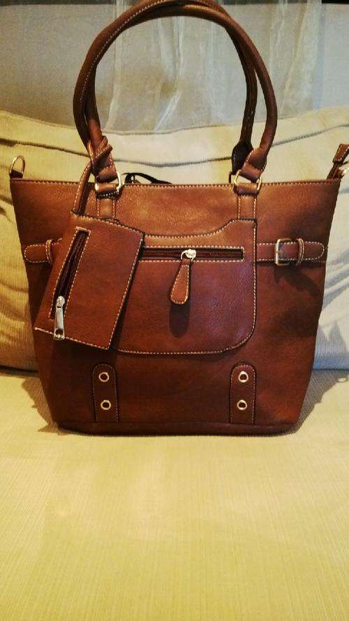 ***NEW***Stunning Ladies 2pc TAN PU Leather Handbag***BEAUTIFUL PIECE***BRAND NEW***