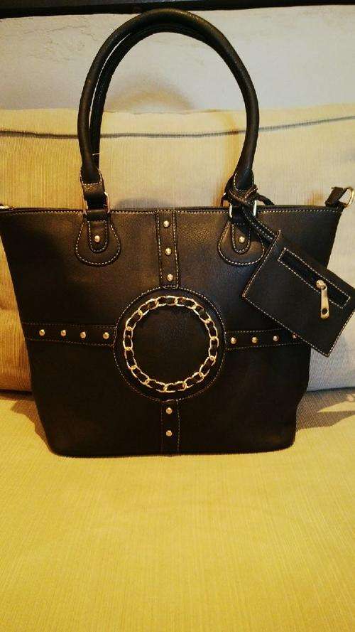 ***NEW***Stunning Ladies 2pc BLACK PU Leather Handbag***BEAUTIFUL PIECE***BRAND NEW***