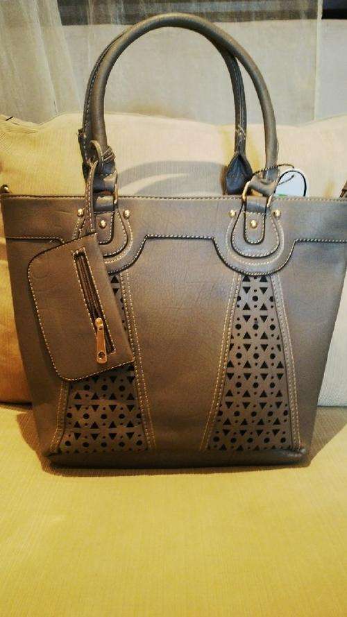 ***NEW***Stunning Ladies 2pc GREY PU Leather Handbag***BEAUTIFUL PIECE***BRAND NEW***