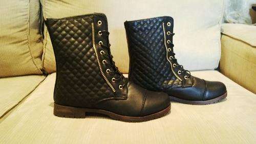 ***Stunning Ladies Short BLACK Leather Like Boots***Size 8 ONLY***BEAUTIFUL***BRAND NEW***