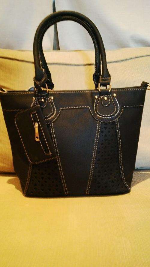 ***NEW***Stunning Ladies 2pc BLACK PU Leather Handbag***BEAUTIFUL PIECE***BRAND NEW***