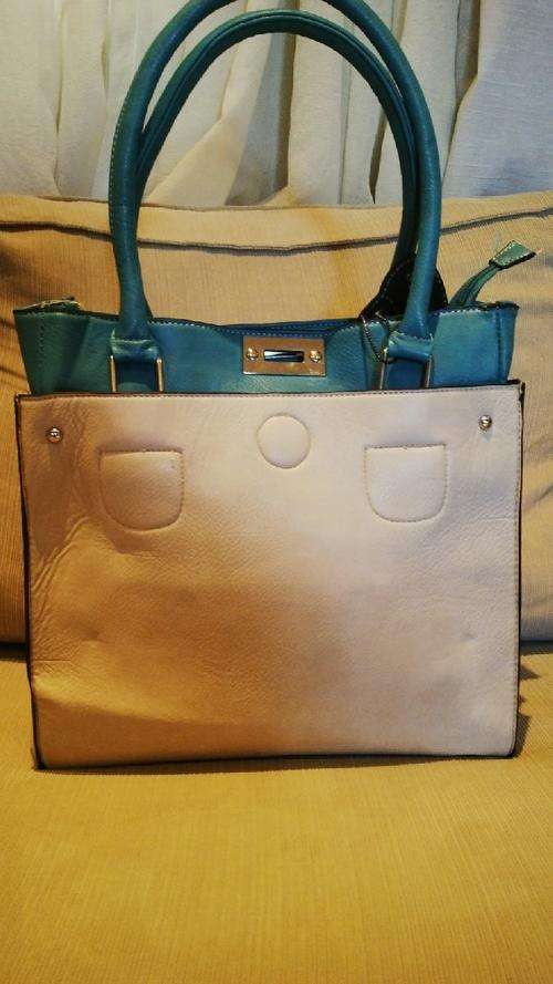 **Stunning Ladies Cream/Blue PU Leather Handbag With Beautiful Detail & Design**BRAND NEW**2 AVAIl**