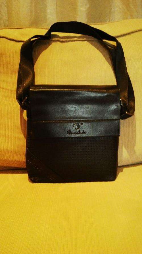 **MENS SLIM BLACK PU LEATHER MESSENGER BAG**Great for Ipads/Tablets**BRAND NEW**