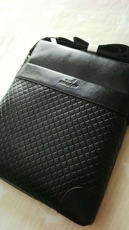 **MENS SLIM BLACK PU LEATHER MESSENGER BAG**Great for Ipads/Tablets**BRAND NEW**