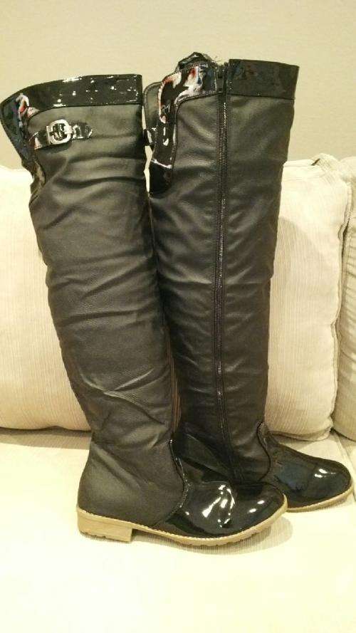 **Stunning Ladies Long BLACK "Leather Like" Boots With Full Zip Up**54CM*Size 7*BEAUTIFUL**LAST ONE*