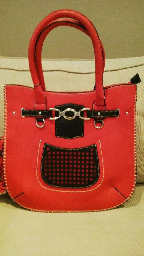 **NEW**Stunning Ladies RED/BLACK PU Leather Handbag With Beautiful Detail & Design***BRAND NEW**