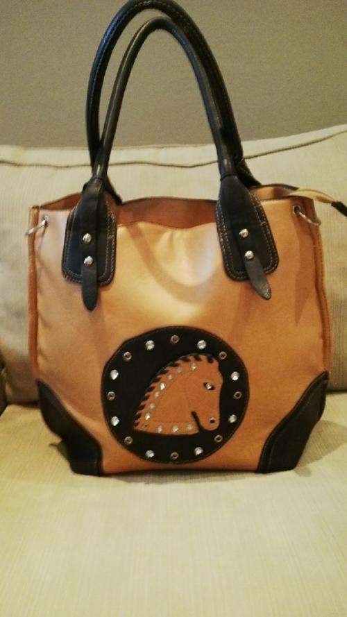 **NEW**Stunning Ladies Caramel/Black PU Leather Handbag With Beautiful Detail & Design**PLS READ**