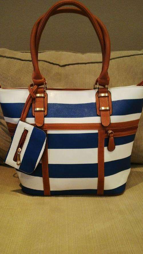 **NEW DESIGN**Stunning Ladies 3PC Handbag With Beautiful Detail & Design**4 Colours**2 Avail**