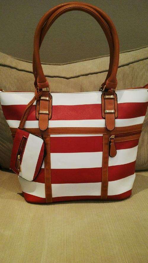 **NEW**Stunning Ladies RED/TAN/WHITE 3PC Handbag With Beautiful Detail & Design**BRAND NEW**