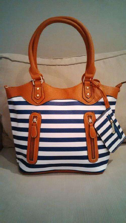 **NEW**Stunning Ladies WHITE/NAVY/TAN 3PC Handbag With Beautiful Detail & Design**BRAND NEW**