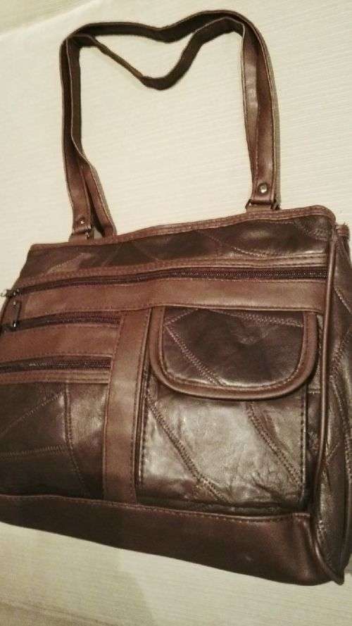 **NEW**GENUINE LEATHER LADIES BAG IN BROWN OR BLACK**GREAT EVERYDAY BAG**LOTS OF SECTIONS**