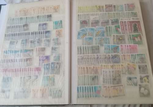 DAVO DEALERS ALBUM WITH STAMPS FROM RHODESIA/RUSSIA/RWANDA AND ROMANIA (#C12)