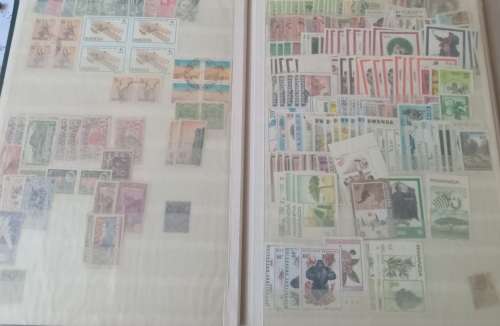 DAVO DEALERS ALBUM WITH STAMPS FROM RHODESIA/RUSSIA/RWANDA AND ROMANIA (#C12)