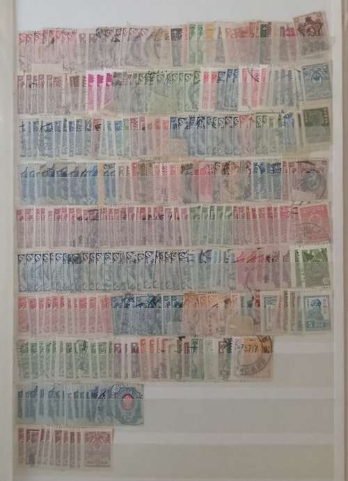 DAVO DEALERS ALBUM WITH STAMPS FROM RHODESIA/RUSSIA/RWANDA AND ROMANIA (#C12)