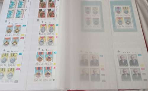 DAVO DEALERS ALBUM WITH STAMPS FROM RHODESIA/RUSSIA/RWANDA AND ROMANIA (#C12)