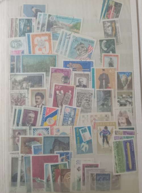 DAVO DEALERS ALBUM WITH STAMPS FROM RHODESIA/RUSSIA/RWANDA AND ROMANIA (#C12)