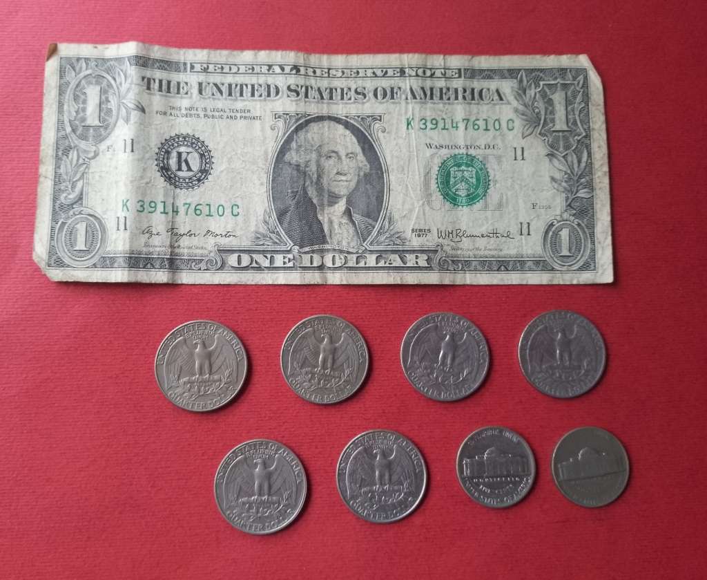 USA NOTE AND COINS 5 QUARTERS AND 2 10c