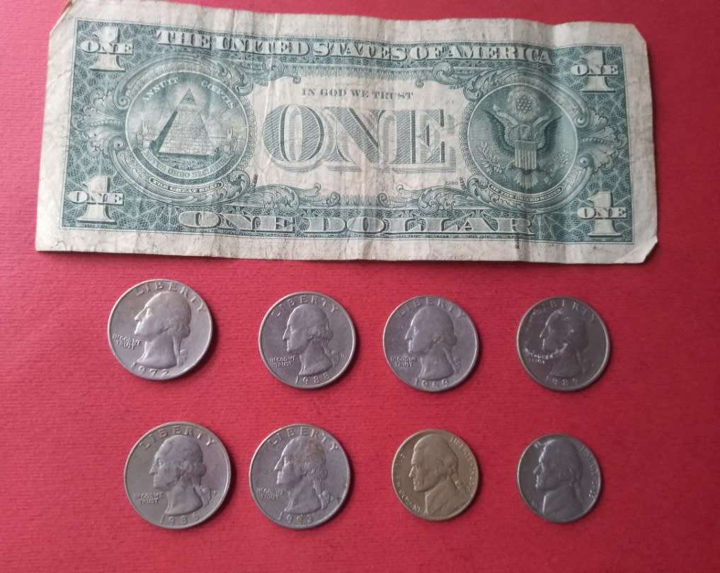 USA NOTE AND COINS 5 QUARTERS AND 2 10c