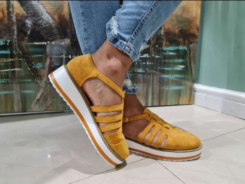 ladies fashion sandal. SA size 6