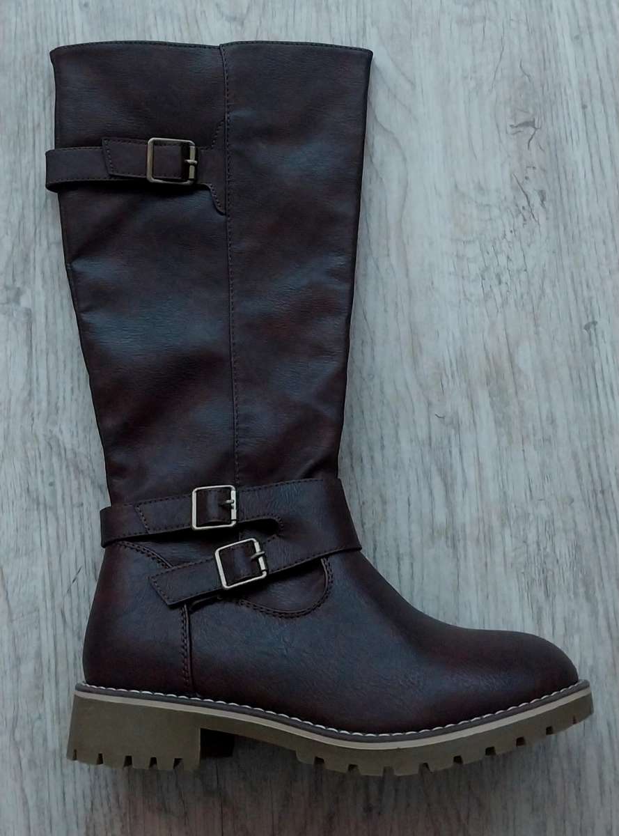 Ladies Warm brown boot. Size 3