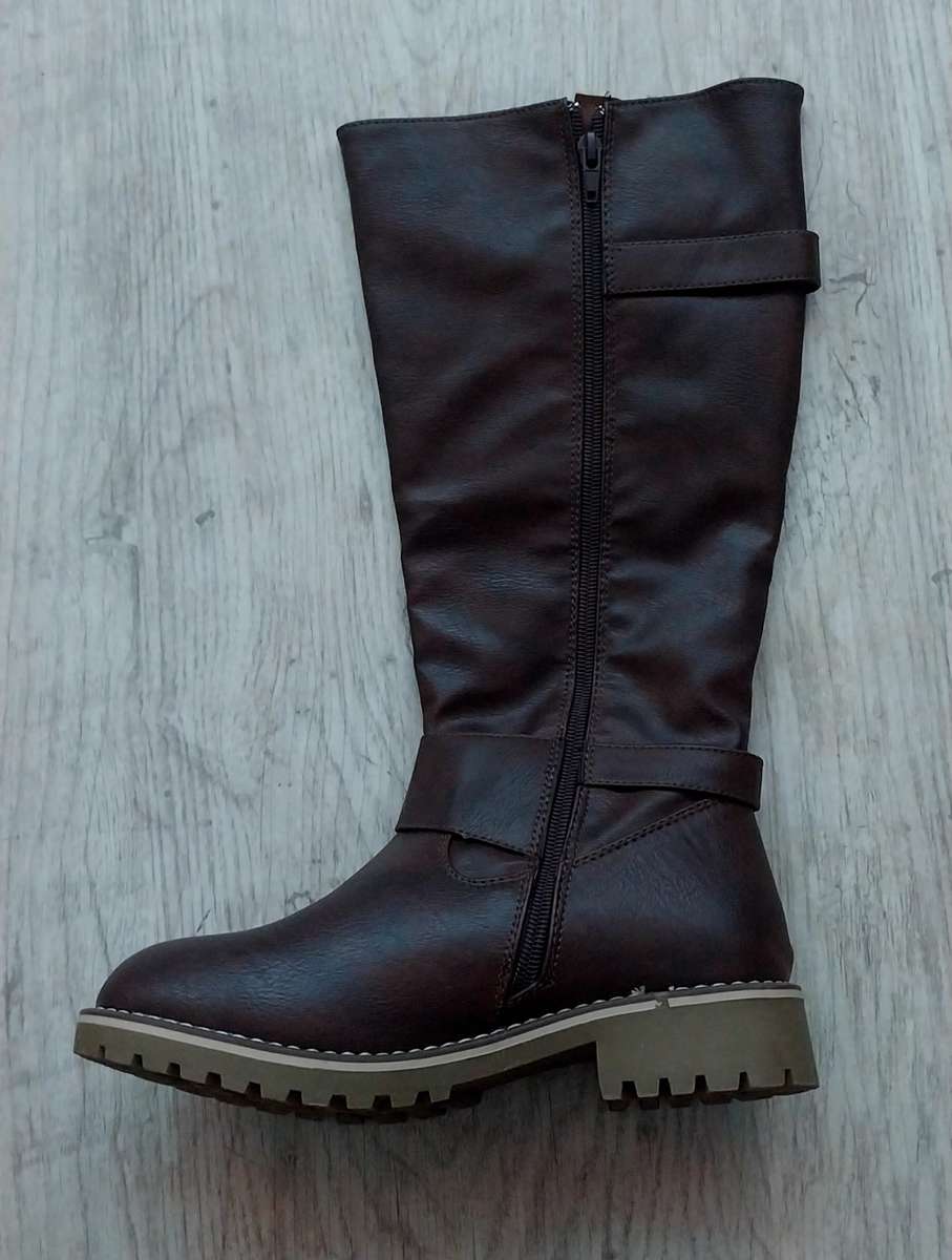 Ladies Warm brown boot. Size 3