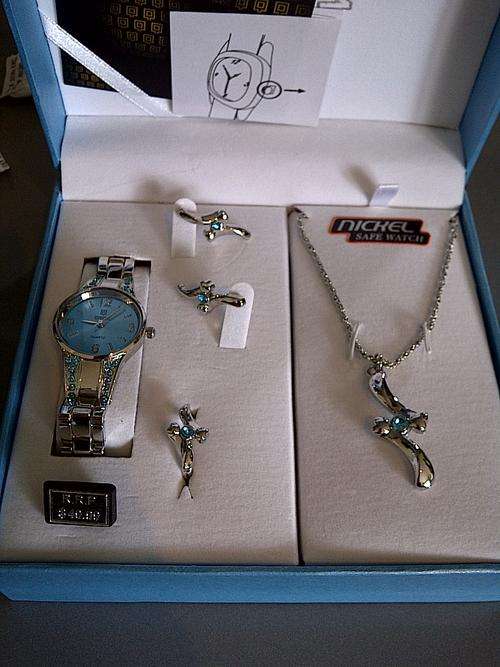 **BRAND NEW** LADIES WATCH GIFT SET (BLUE)