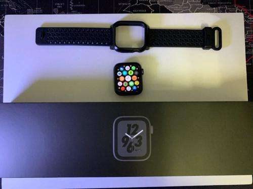 Apple Watch Series 4 Nike 40mm with Extras!