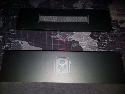 Apple Watch Series 4 Nike 40mm with Extras!