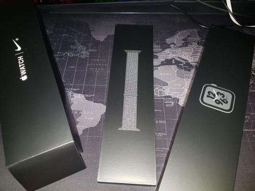 Apple Watch Series 4 Nike 40mm with Extras!