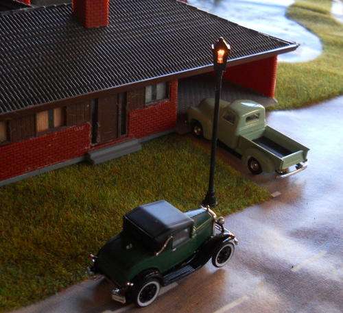 Antique Model Lampposts - HO Scale, Complete with wires and bulbs.