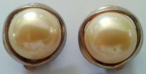 Assorted vintage clip on earrings