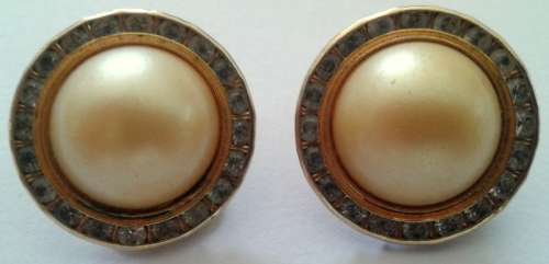 Assorted vintage clip on earrings