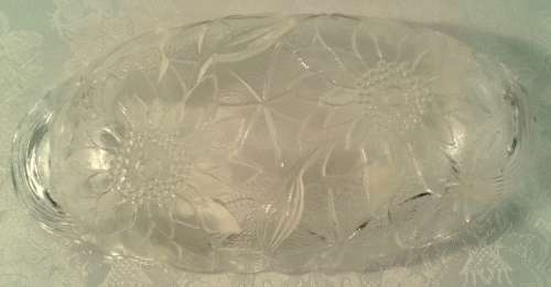 Pretty pressed glass handled vintage biscuit or snack dish