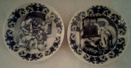 Two small OUDE MOLEN FABRIEK BV Delft Display plates