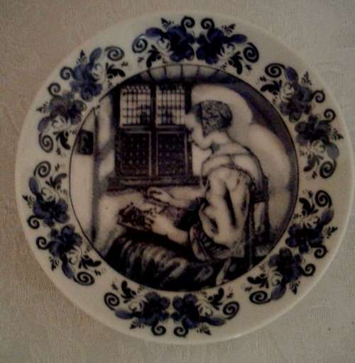 Two small OUDE MOLEN FABRIEK BV Delft Display plates