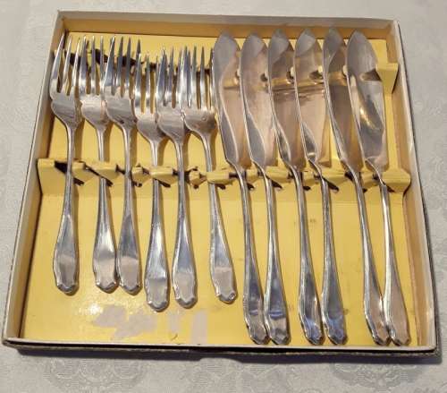 Fish set still in the original box. Sheffield England, EPNS