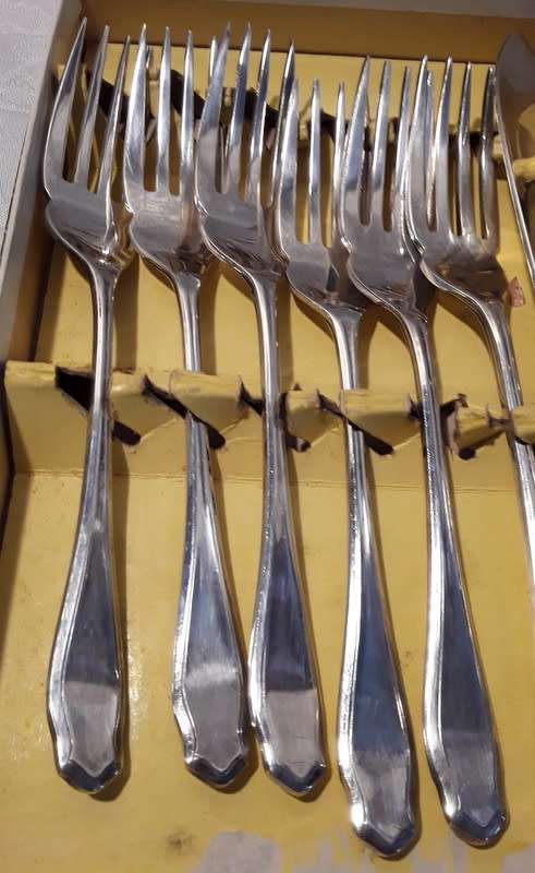 Fish set still in the original box. Sheffield England, EPNS