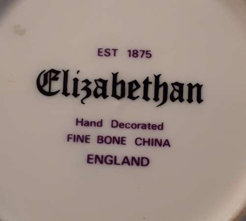 Elizabethan Hand Decorated Fine China. England (pin plate or small bowl)