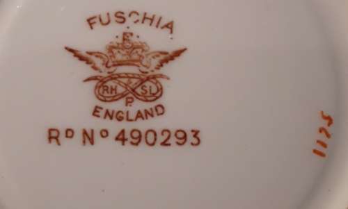 Stunning FUSCHIA saucer  Reg Number  490293