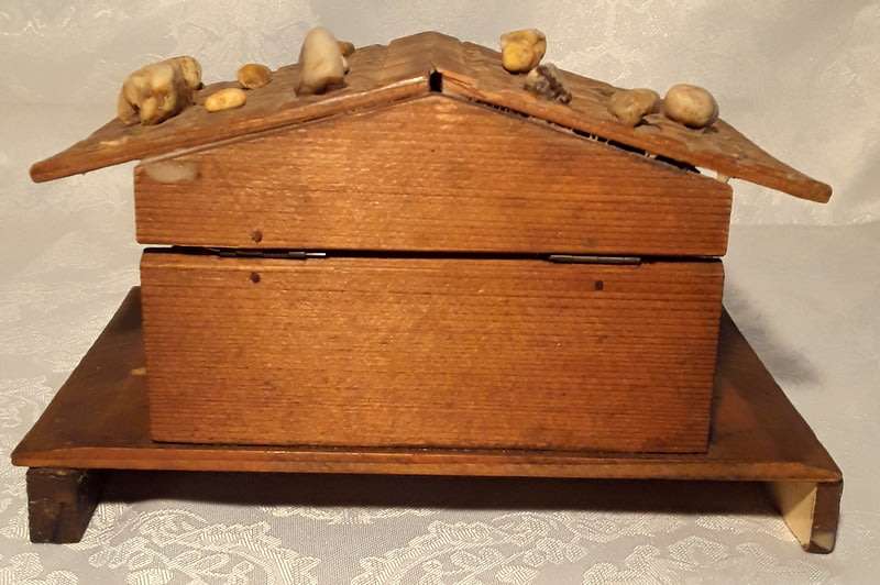 Vintage wooden music box house - Made in Switzerland