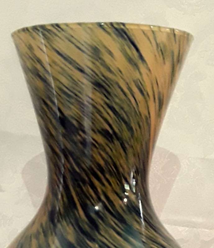 Murano Vase with swivelled design