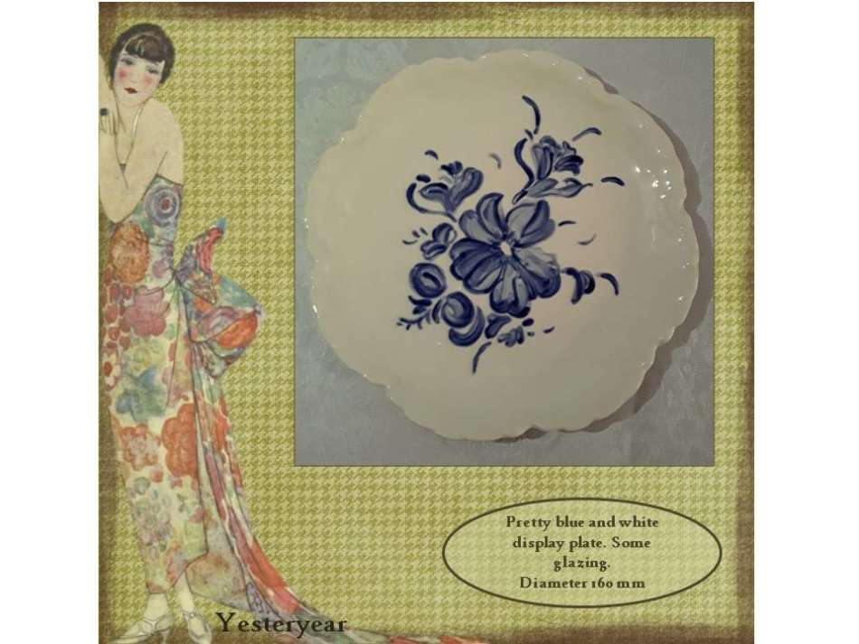 Pretty blue and white display plate