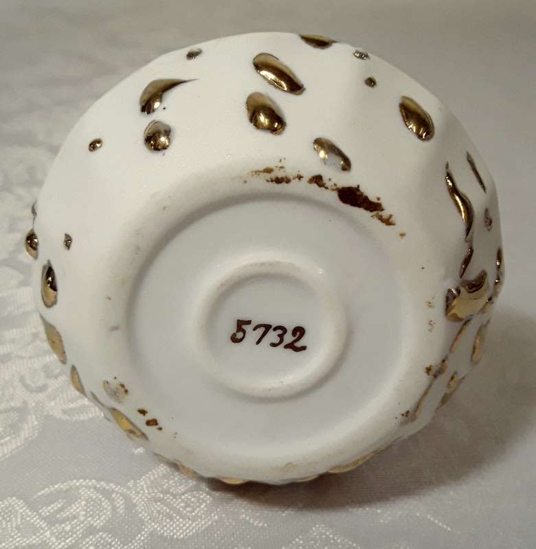 Dazzling vintage white and gold vase