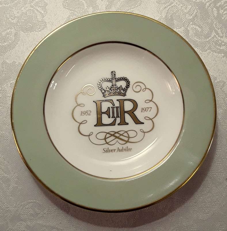 Small Silver Jubilee Pin Plate 1952 - 1977